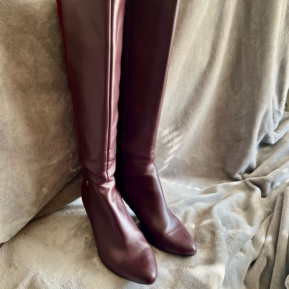 Alfani Women’s US 8.5 Hakuu Zipper Boot with pointed toe in Dark Berry - Picture 5 of 9